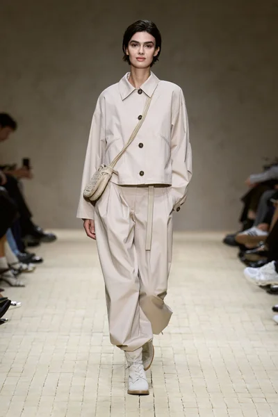 Look 1